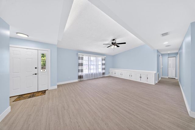 662 SE Essex Drive, Port St. Lucie, FL 34984