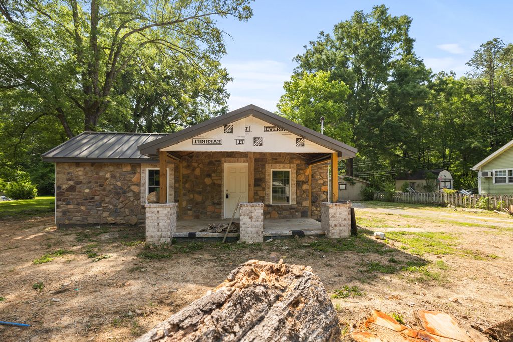 1432 Happy Valley Road, Rossville, GA 30741