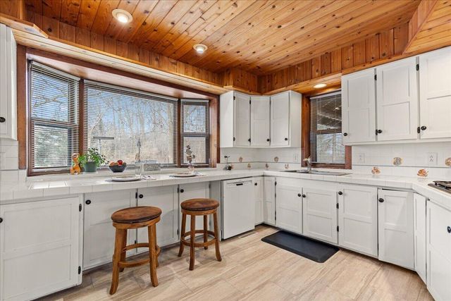 2666 Jackson DRIVE, Jackson, WI 53037