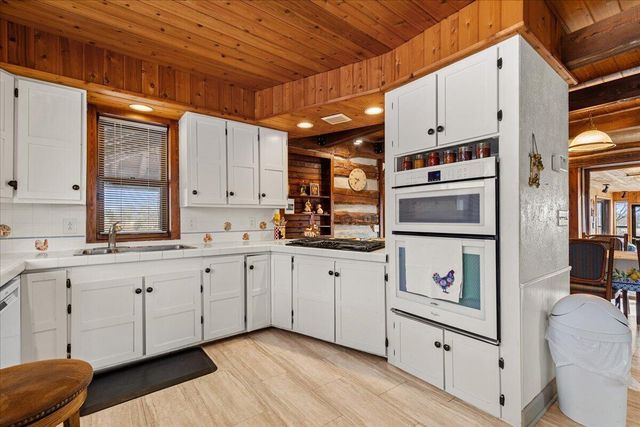 2666 Jackson DRIVE, Jackson, WI 53037