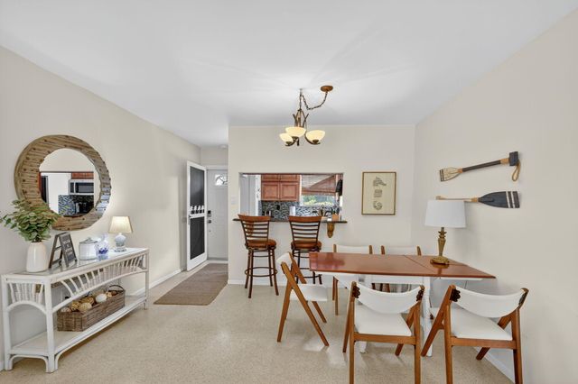 262 SE Monterey Avenue, Stuart, FL 34996