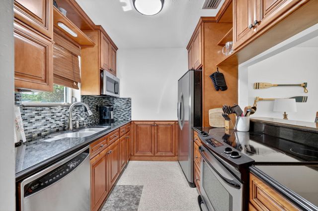 262 SE Monterey Avenue, Stuart, FL 34996