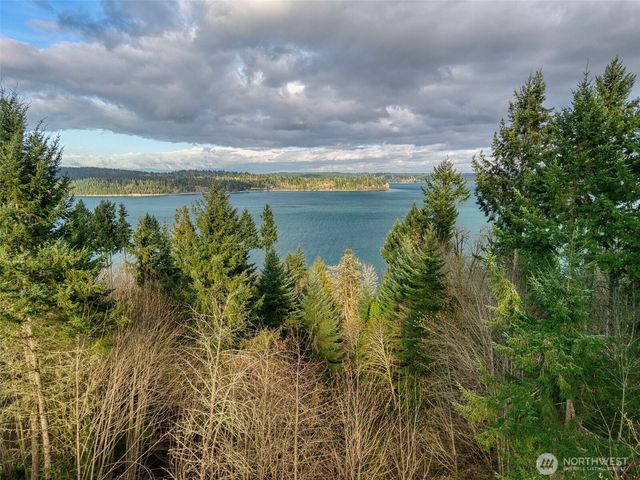 2401 NE Solar View Court, Keyport, WA 98345