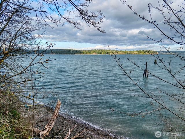 2401 NE Solar View Court, Keyport, WA 98345