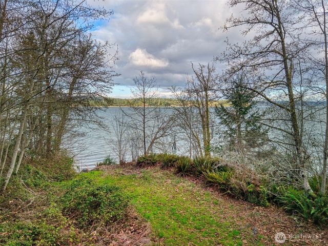 2401 NE Solar View Court, Keyport, WA 98345