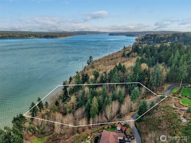 2401 NE Solar View Court, Keyport, WA 98345