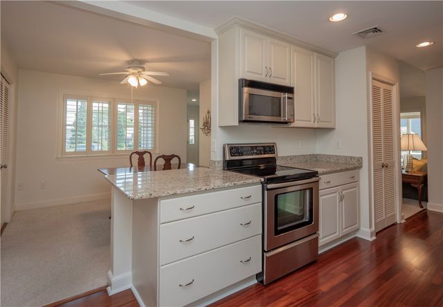 318 Corey Lane, Middletown, RI 02842