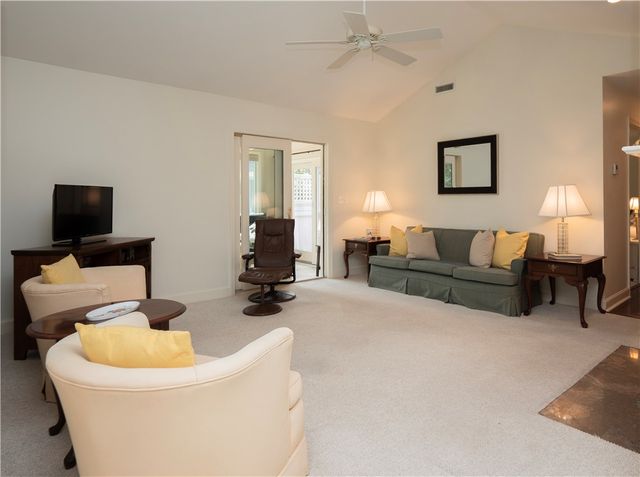 318 Corey Lane, Middletown, RI 02842