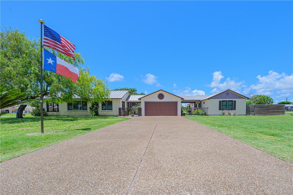 1622 Cherry St, Rockport, TX 78382 — photo 2
