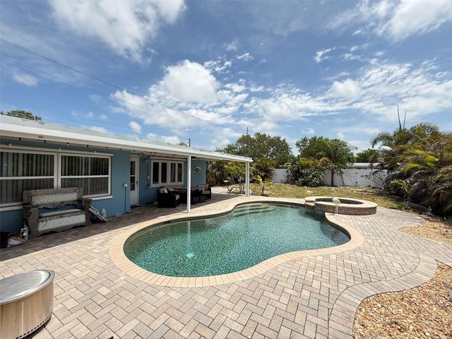 2100 8TH AVENUE SW, Largo, FL 33770