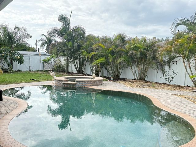 2100 8TH AVENUE SW, Largo, FL 33770