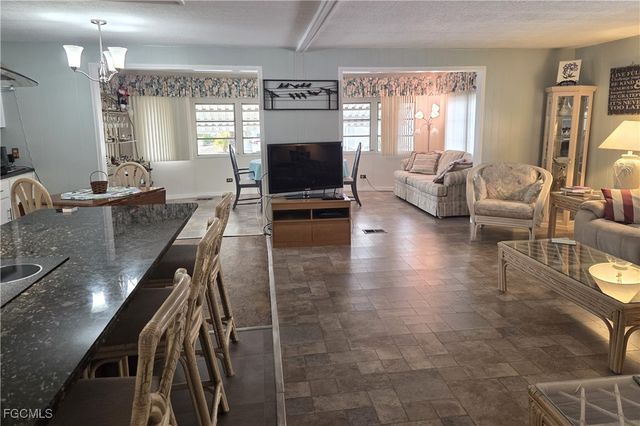 941 Days LN, North Fort Myers, FL 33917