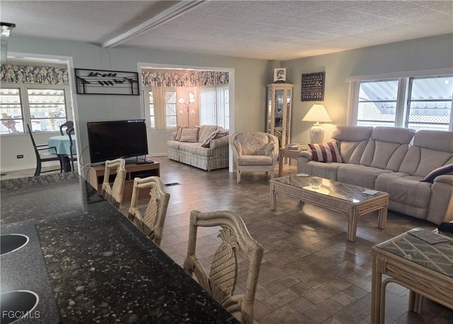 941 Days LN, North Fort Myers, FL 33917