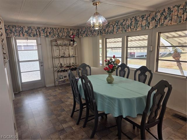 941 Days LN, North Fort Myers, FL 33917