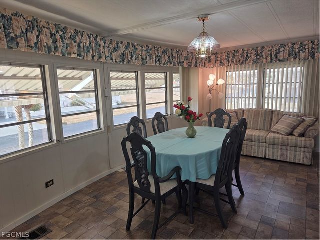 941 Days LN, North Fort Myers, FL 33917