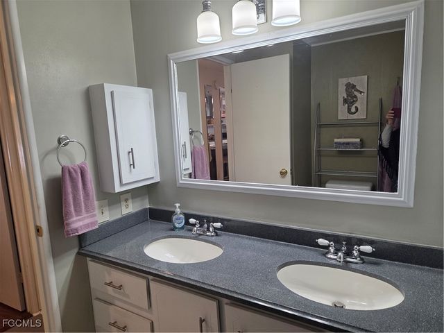 941 Days LN, North Fort Myers, FL 33917