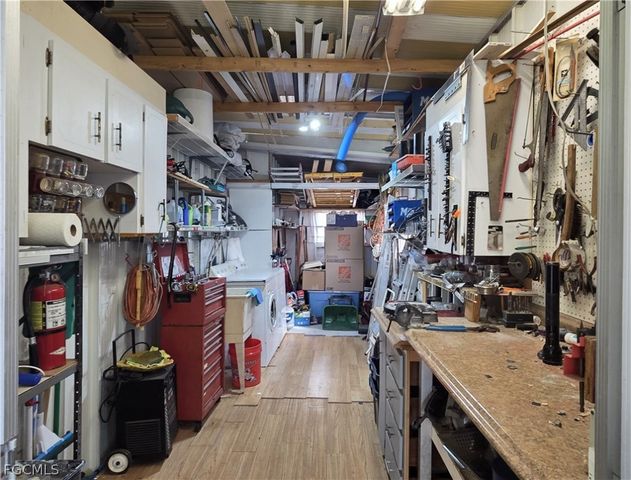 941 Days LN, North Fort Myers, FL 33917