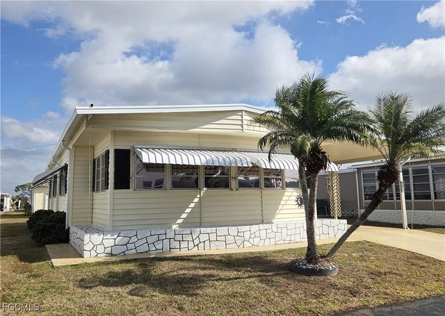 941 Days LN, North Fort Myers, FL 33917