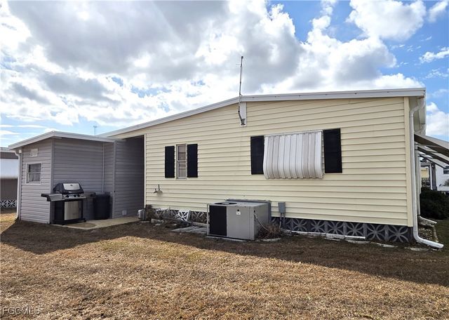 941 Days LN, North Fort Myers, FL 33917