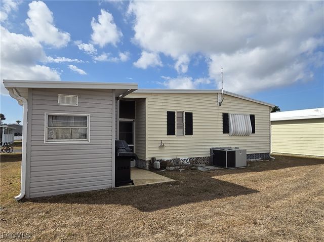 941 Days LN, North Fort Myers, FL 33917