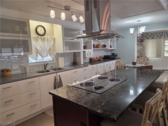 941 Days LN, North Fort Myers, FL 33917