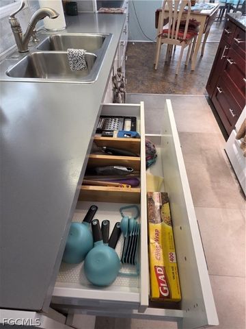 941 Days LN, North Fort Myers, FL 33917