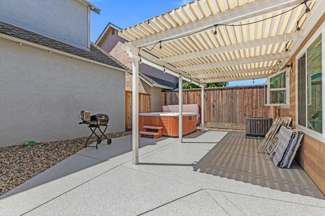 2828 Field Stone St, Modesto, CA 95355