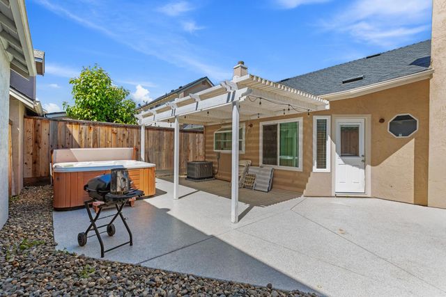 2828 Field Stone St, Modesto, CA 95355