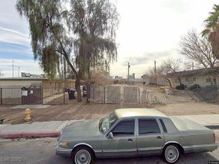 211 Jackson Avenue, Las Vegas, NV 89106