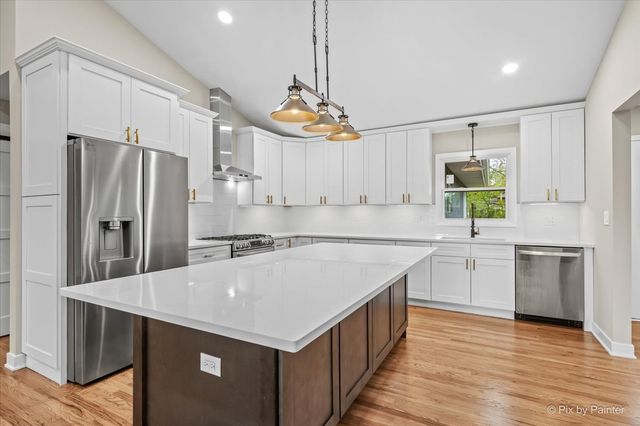 662 Orchard Court, Roselle, IL 60172