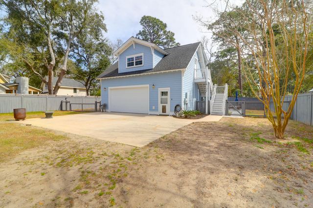 1328 Erckmann Drive, Mount Pleasant, SC 29464
