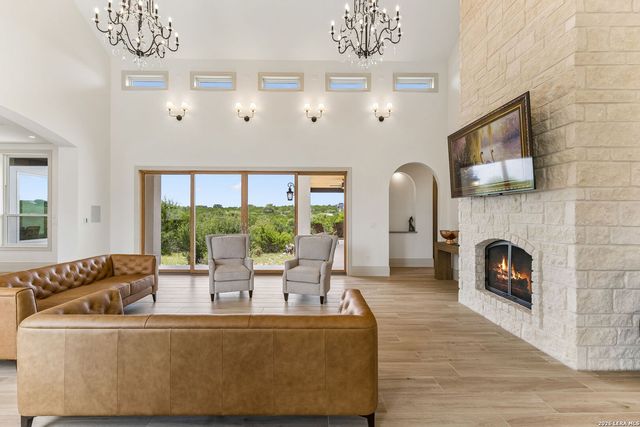 107 SUNRISE DR, Boerne, TX 78006