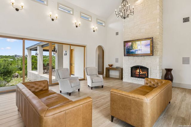 107 SUNRISE DR, Boerne, TX 78006