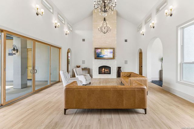 107 SUNRISE DR, Boerne, TX 78006