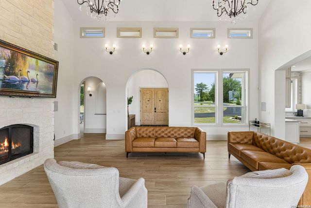 107 SUNRISE DR, Boerne, TX 78006