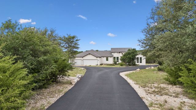 107 SUNRISE DR, Boerne, TX 78006