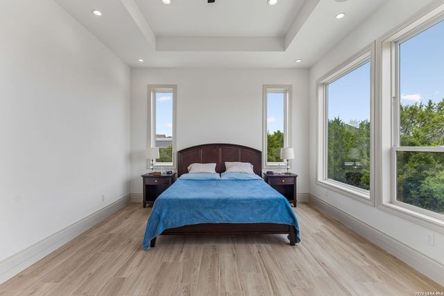 107 SUNRISE DR, Boerne, TX 78006