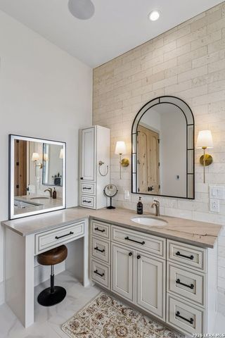 107 SUNRISE DR, Boerne, TX 78006