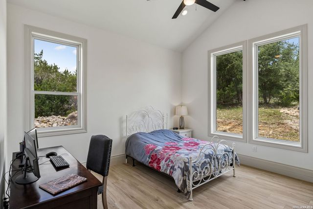 107 SUNRISE DR, Boerne, TX 78006