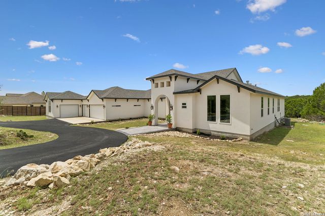107 SUNRISE DR, Boerne, TX 78006