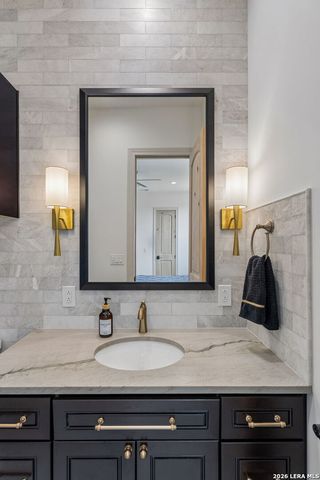 107 SUNRISE DR, Boerne, TX 78006