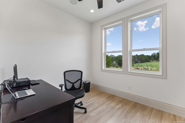 107 SUNRISE DR, Boerne, TX 78006