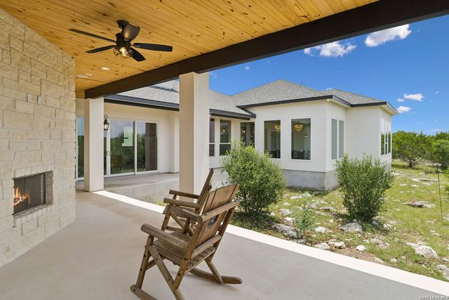 107 SUNRISE DR, Boerne, TX 78006