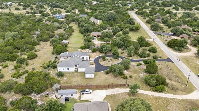 107 SUNRISE DR, Boerne, TX 78006
