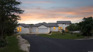 107 SUNRISE DR, Boerne, TX 78006