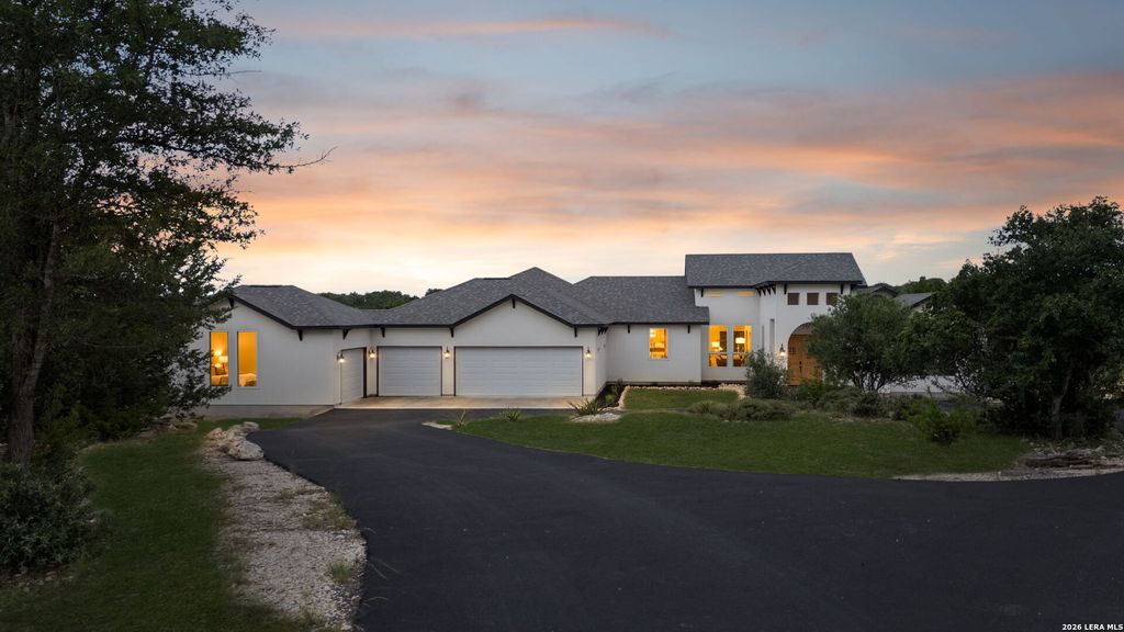 107 SUNRISE DR, Boerne, TX 78006
