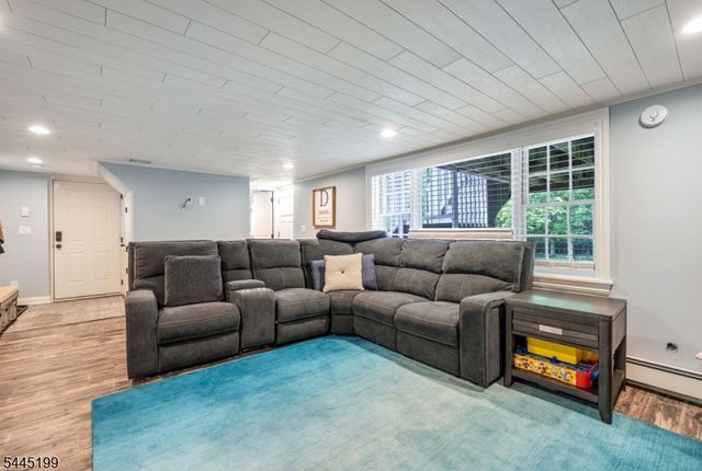 31 Osceola Rd, Wayne Twp., NJ 07470