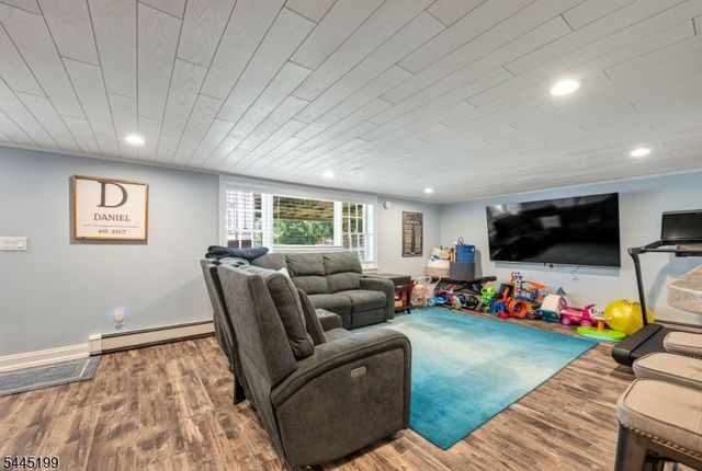 31 Osceola Rd, Wayne Twp., NJ 07470