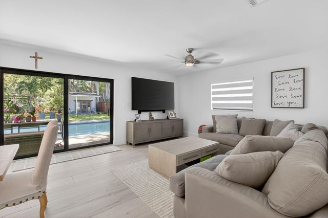658 NW 7th Avenue, Boca Raton, FL 33486