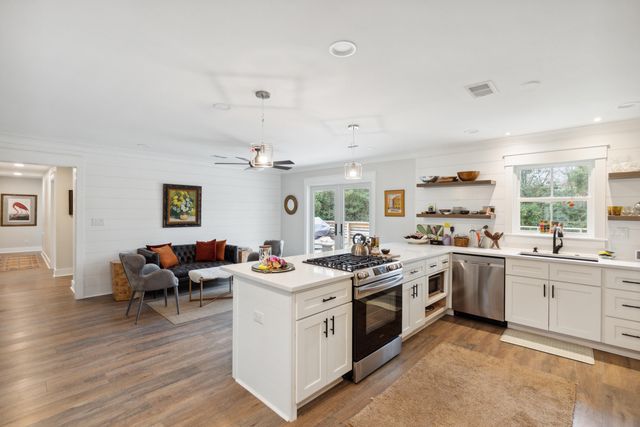 31 Farmfield Avenue, Charleston, SC 29407